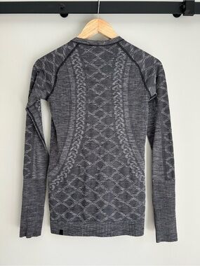 Lulu Rest Less Long Sleeve Pullover Size 6